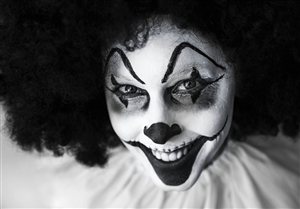 Photo by Desertrose7, via Pixabay | https://pixabay.com/en/clown-creepy-grinning-facepaint-630883/